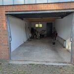 große Garage mit Ausgang zum Garten