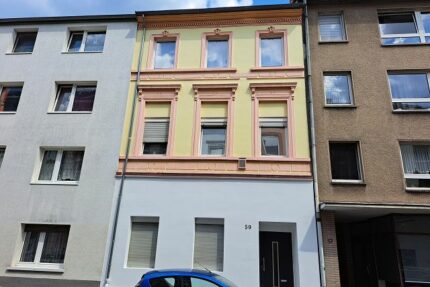 Saniertes Mehrfamilienhaus Nähe Stadtgarten - Fassade straßenseitig