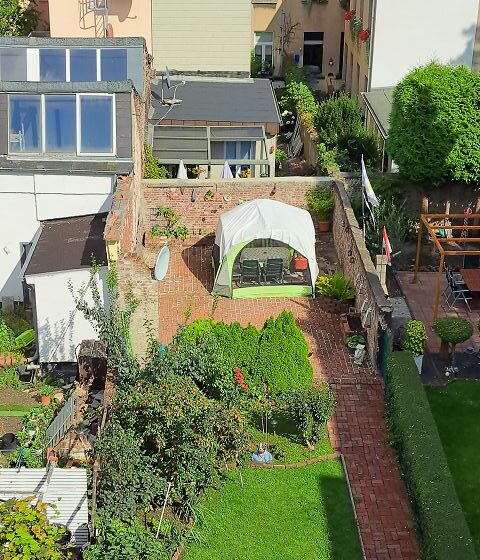 Blick vom Dachgeschoss in den Garten